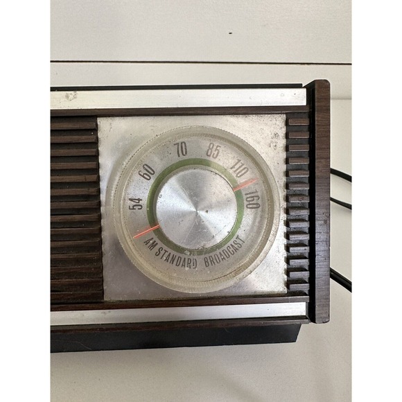 Vintage Soundesign 3120C Table Top AM Radio Simulated Wood - Tested - Picture 3 of 9